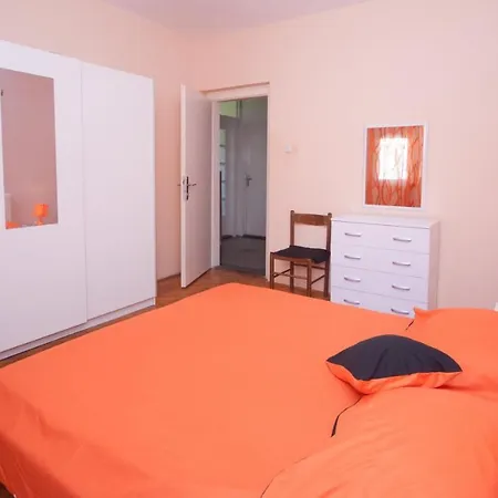 Apartment St. Lucia Kastela