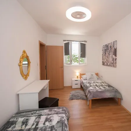 Apartment St. Lucia Kastela